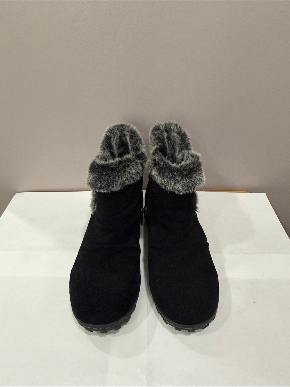 Khombu Black Ankle Boots with Gray Faux-Fur Collar
